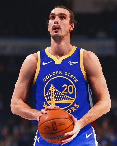 李新翔传射张琳芃赛季首球 上海海港3-0大连英博